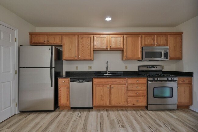 Foto del edificio - Luxury, Spacious 2-Bedroom Apartments w/ C...