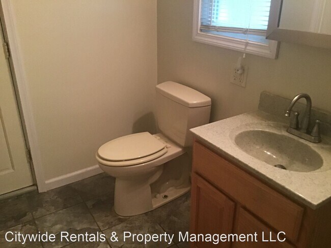 Building Photo - 3 br, 1 bath House - 1200 S 91st St