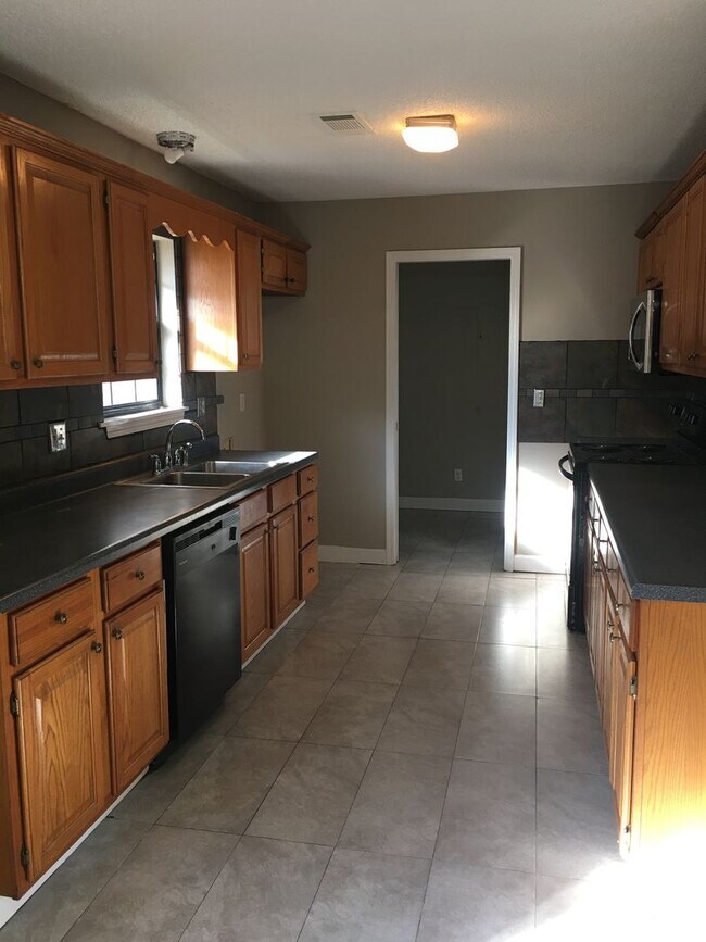 Building Photo - 311 Ridgetop Dr  Senatobia, MS