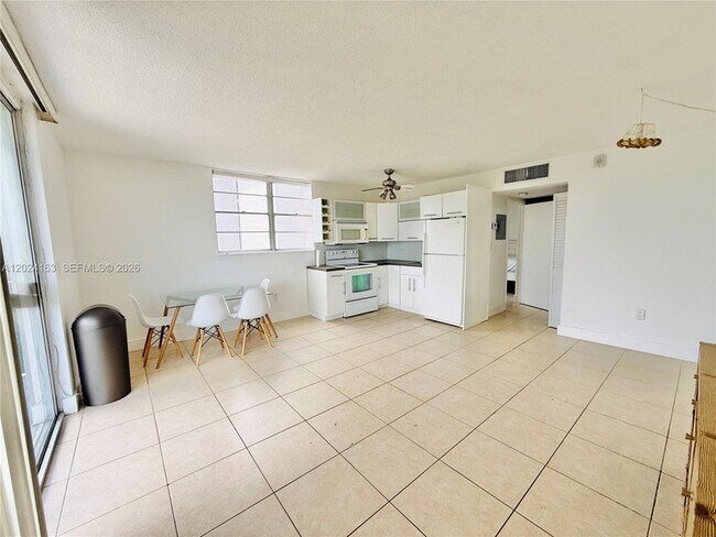 Foto del edificio - 12590 NE 16th Ave