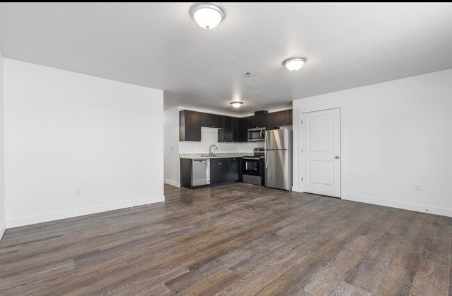 Building Photo - 485 S 38th Ave