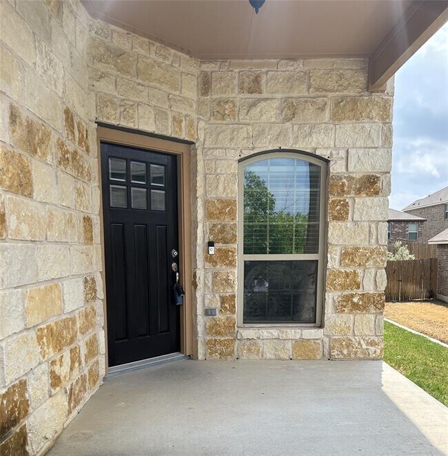 Building Photo - 512 Tula Trail