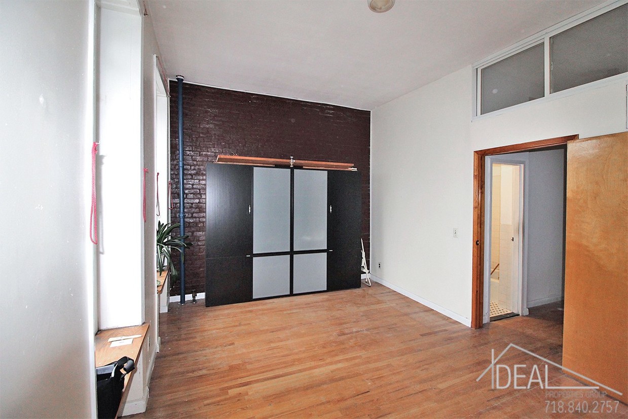 Primary Photo - 307 Smith St