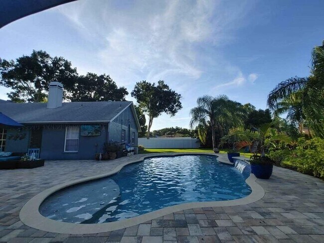 Foto del edificio - 5407 Windbrush Dr