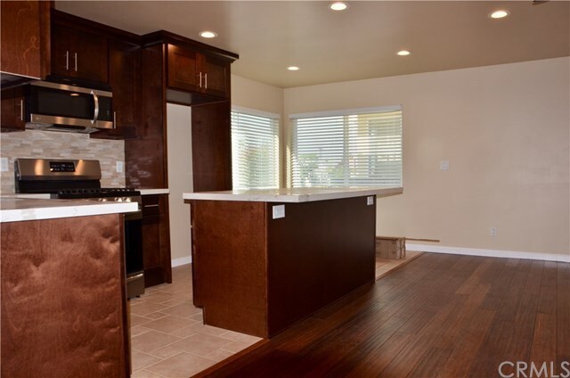 Building Photo - 10904 S Burl Ave