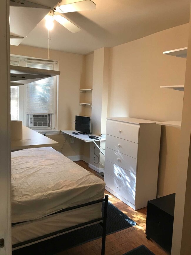 Bedroom 1C - 1921 W Nedro Ave