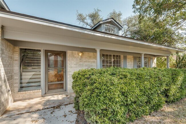 Building Photo - 116 Ridge Oak Dr