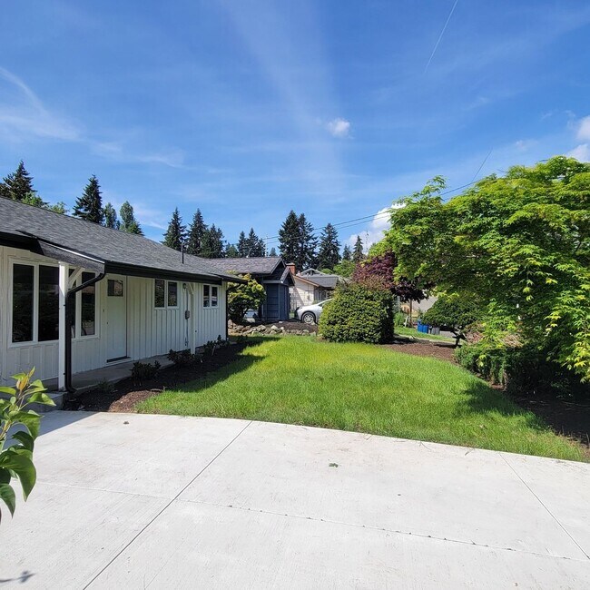 Building Photo - Rambler 3br / 1.5bath in Bow Lake of Seatac