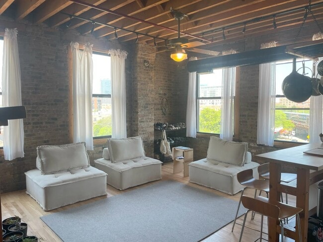 Foto del edificio - 525 N Halsted St