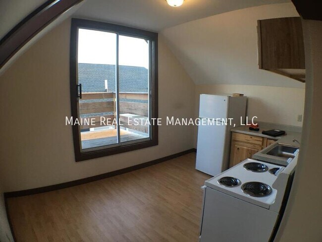 Building Photo - 143 Penobscot St