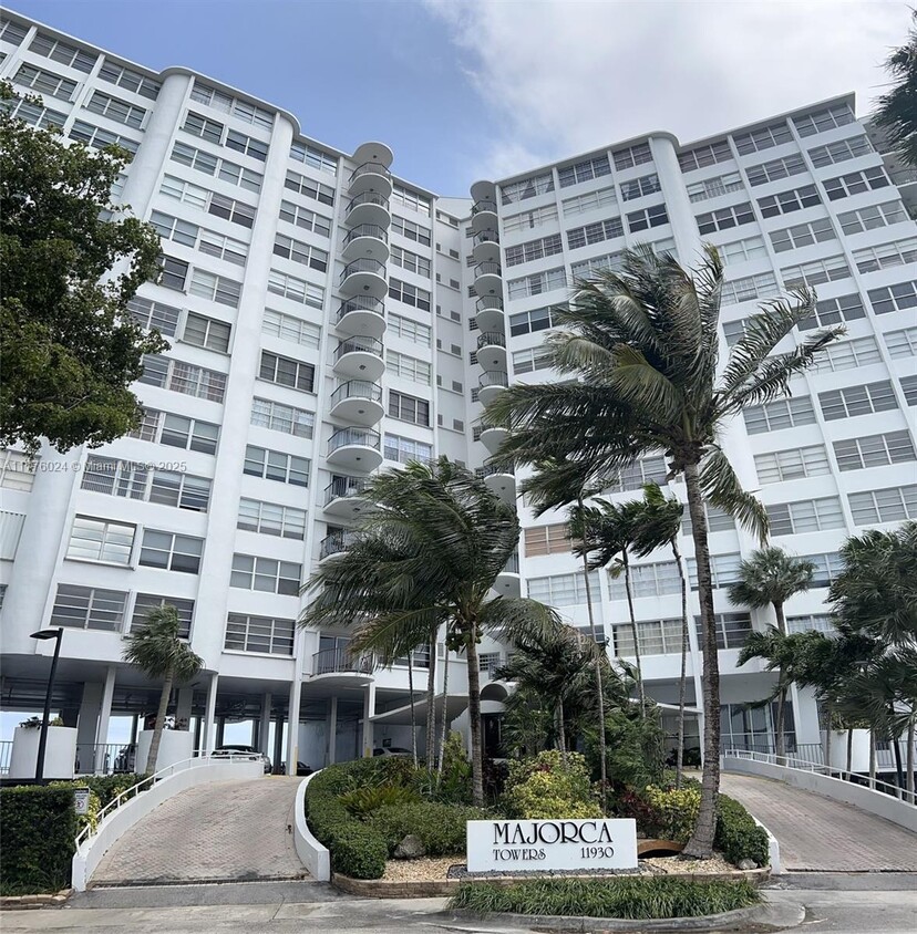 Foto principal - 11930 N Bayshore Dr