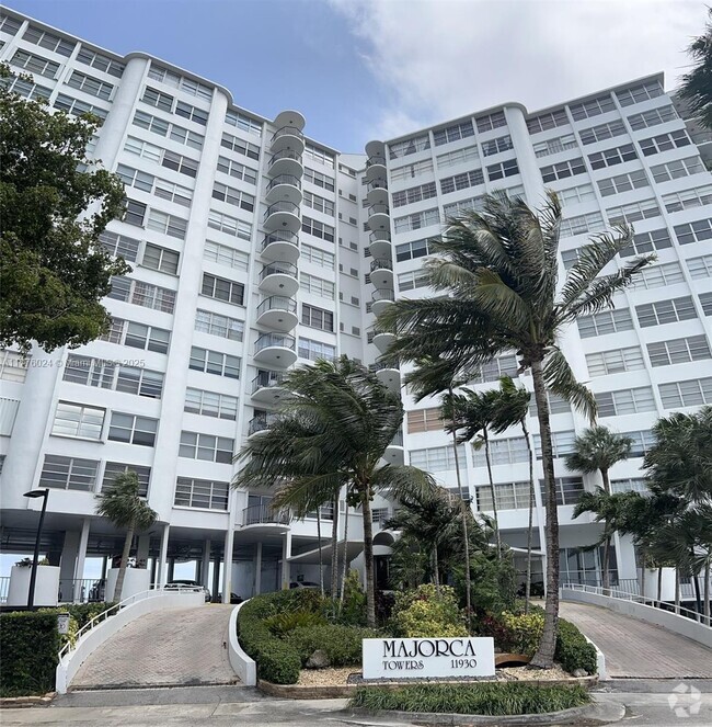 Building Photo - 11930 N Bayshore Dr
