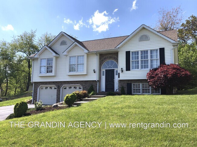 Foto del edificio - 1811 Meadows Ct