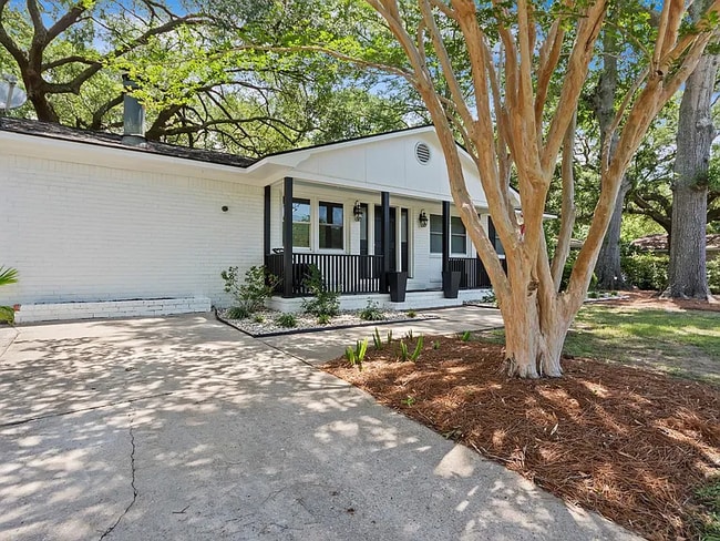 Building Photo - 1431 Glencoe Dr