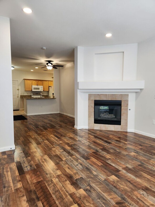 Foto del edificio - Stylish 2 Bed, 2 Bath Main-Floor Condo – U...