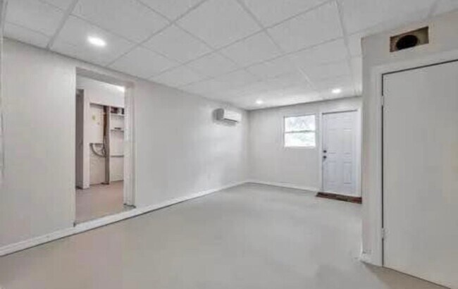 Foto del edificio - Charming 1BR Duplex in Largo