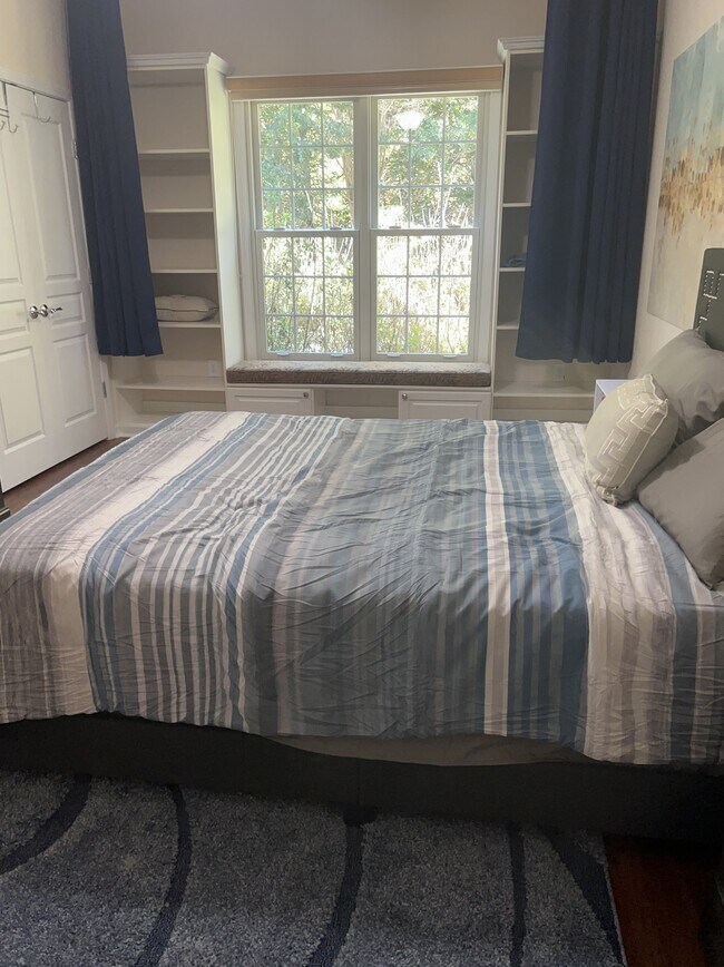 Foto del edificio - 6404 Falling Water Ln