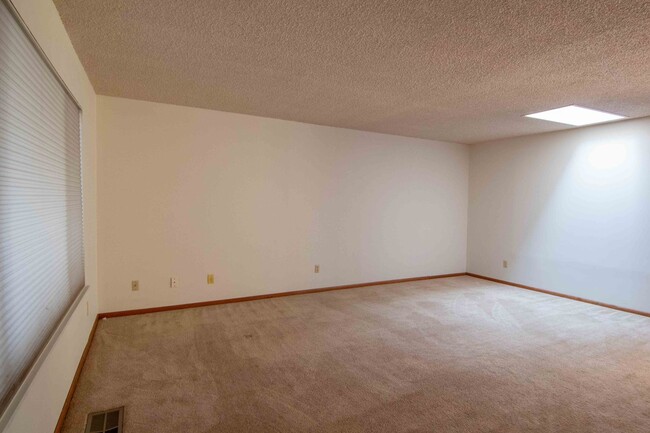 Building Photo - MOVE IN SPECIAL!!! $500 OFF THE  FIRST MON...