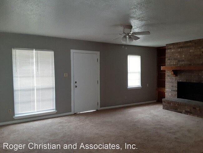 Building Photo - 3 br, 1 bath House - 9470 Normandie Dr
