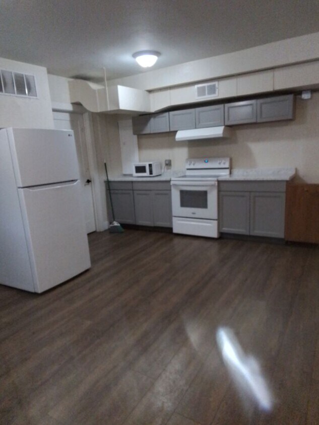 Primary Photo - R520