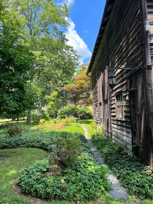Building Photo - 1486 River Rd