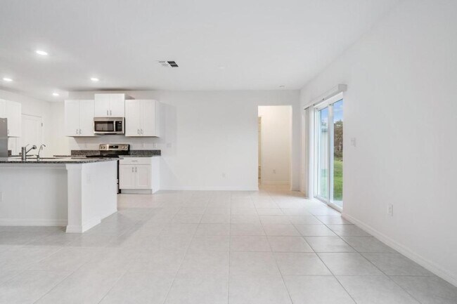 Foto del edificio - 36485 Flats St