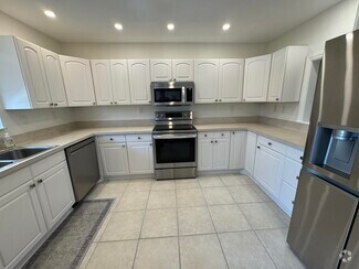 Building Photo - 300 N Hwy A1A