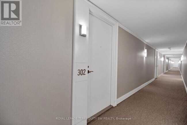 Building Photo - 830-830 Lawrence Ave W