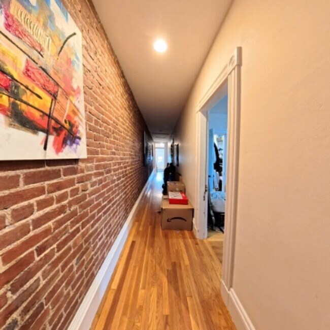 Building Photo - Large Unit in brookline Village, In-Unit Washer and Dryer, One Parking Space is Included