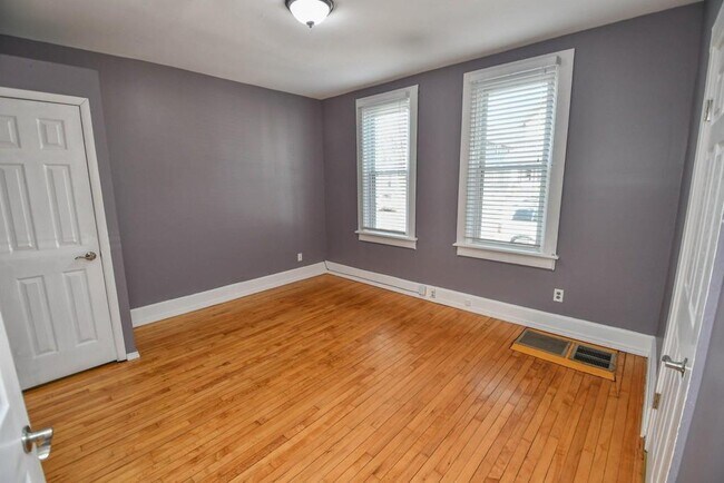 Lower Bedroom 1 - 433 E Lloyd St