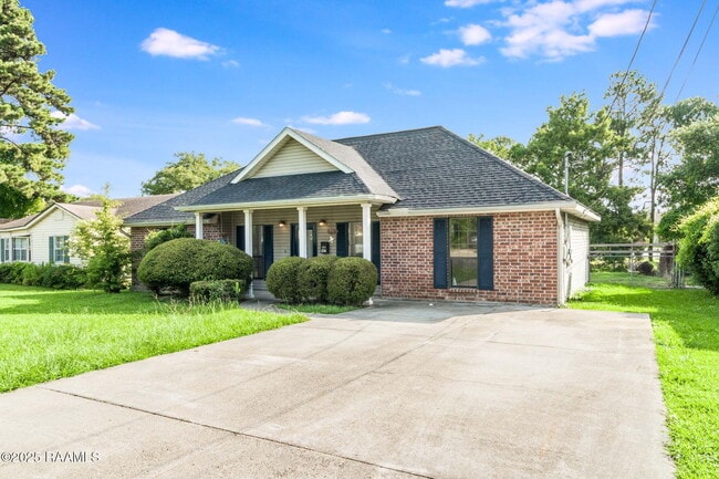 Building Photo - 147 Oak Crest Dr