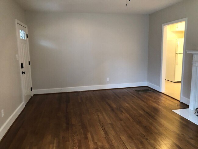 Building Photo - Updated Bungalow with Easy Access to Emory...