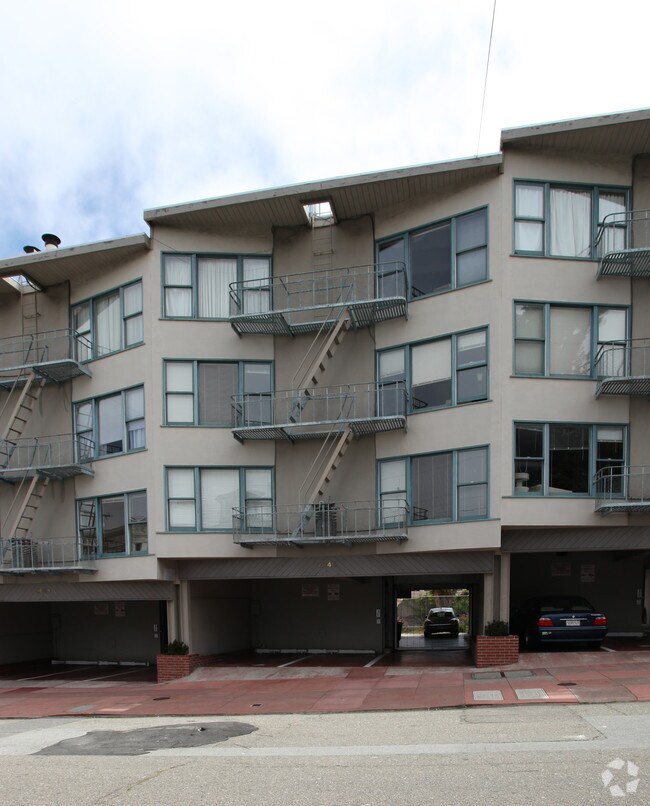 Building Photo - 2648 Gough St