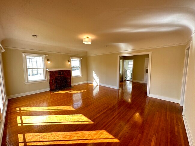 Building Photo - 1317 Talmadge St
