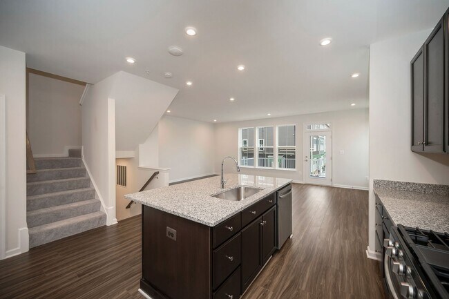 Foto del edificio - Close to everything!  Skyline at Embrey Mill!  Brand New Live and Work Townhomes.