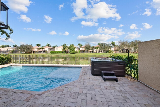 Foto del edificio - 7865 Jewelwood Dr