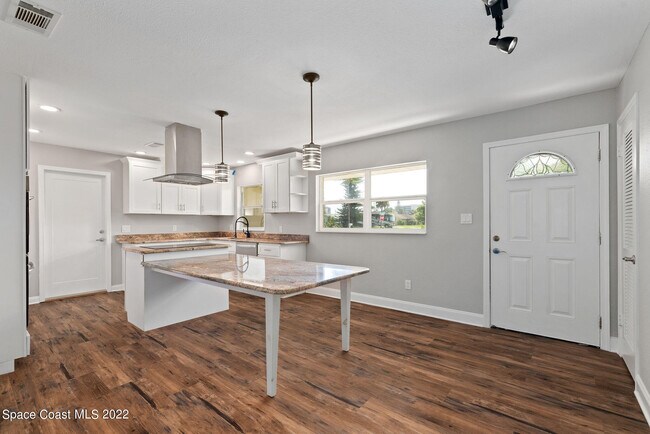 Building Photo - 200 Price Ct