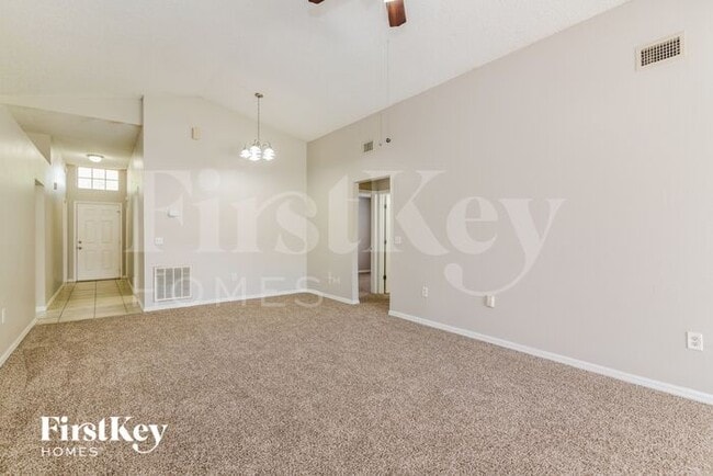 Building Photo - 833 Clear Creek Cir