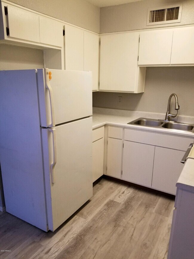 Foto del edificio - 270 E Ruggles St