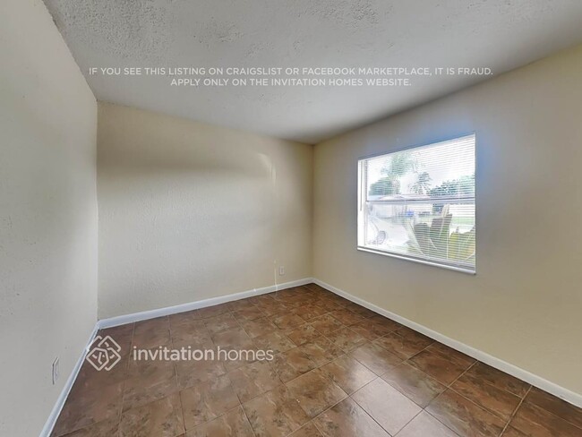 Building Photo - 479 NW 19th Ct