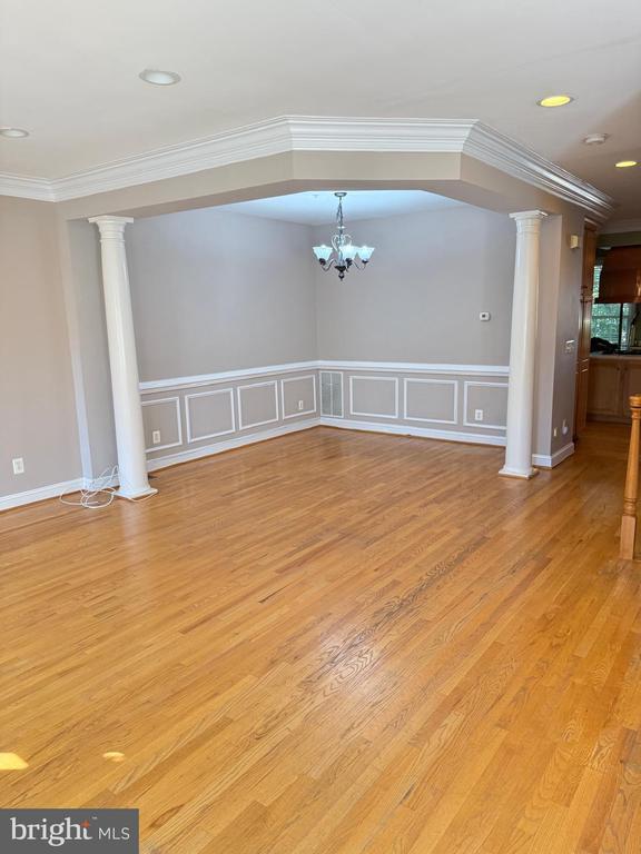 Foto del edificio - 1326 Lessard Ln