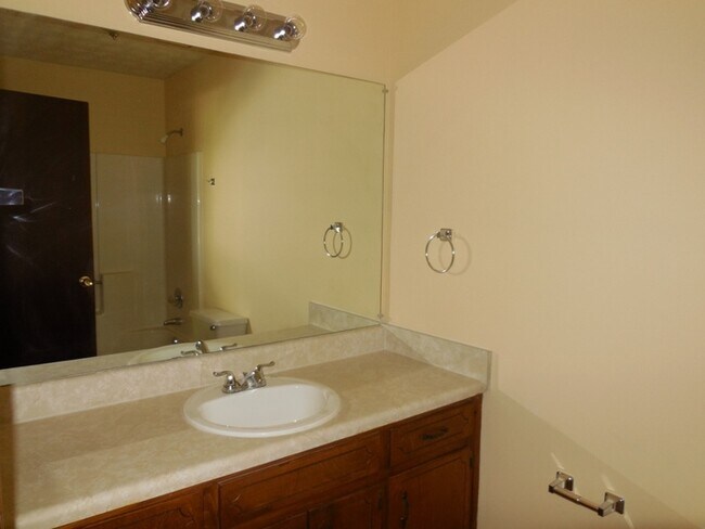 Building Photo - Cozy 3 bedroom 2 bath home for lease!