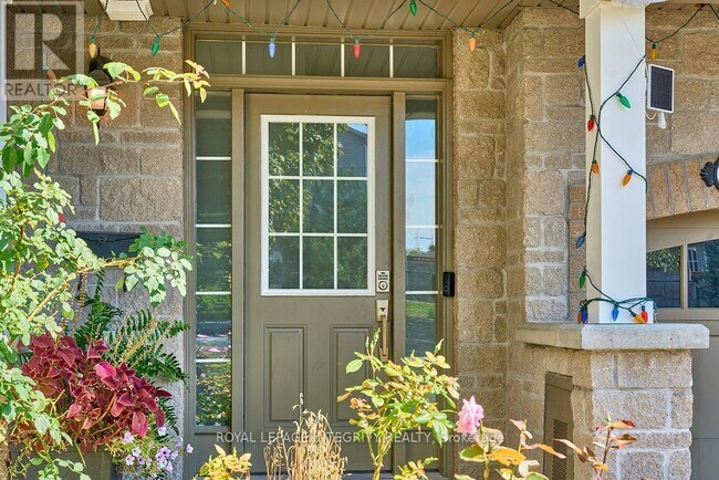 Building Photo - 114 Battersea Cres