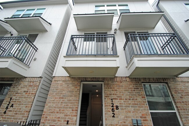 Foto del edificio - 1262 N Post Oak Rd