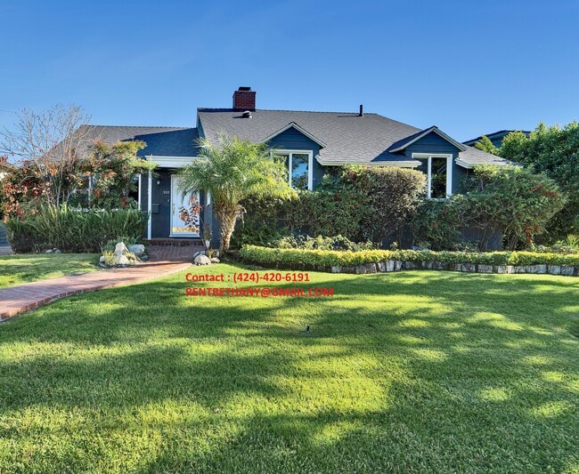 Manicured front yard - 900 Bethany Rd