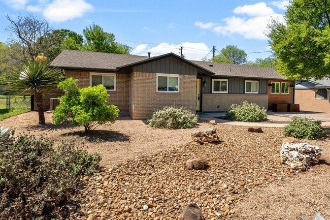 Foto del edificio - 1113 S Meadows Dr