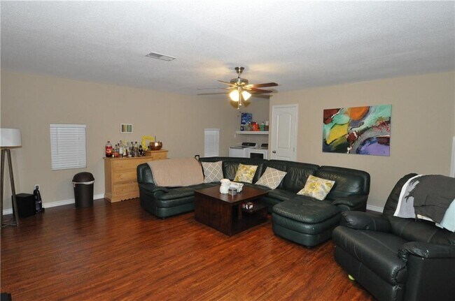 Foto del edificio - 12709 Lamplight Village Ave