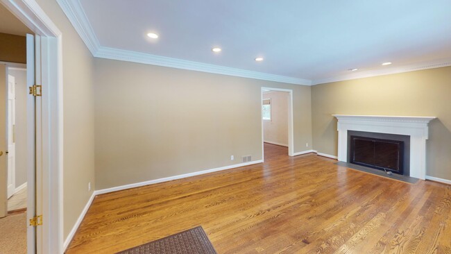 Foto del edificio - Bethesda/Friendship Heights Four Bedroom I...