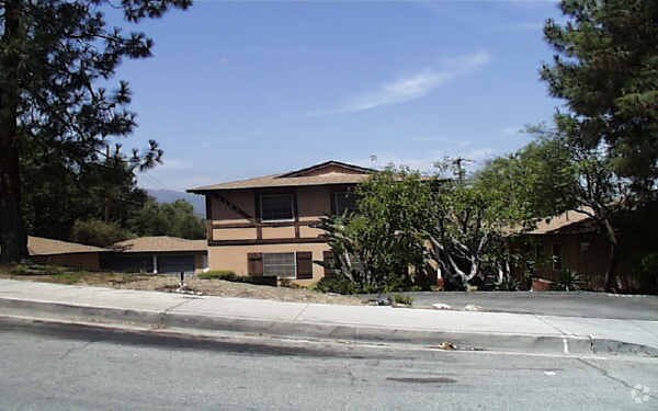 Vista a la calle - 3501 Stancrest Dr