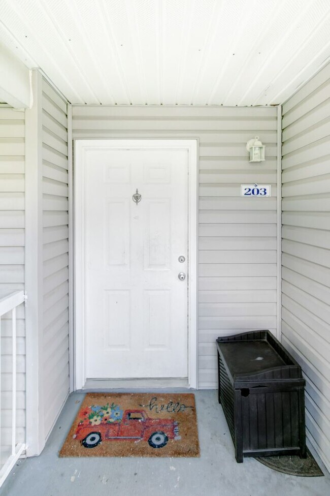 Building Photo - For Rent: 1 Bed / 1 Bath Condo at Regency ...